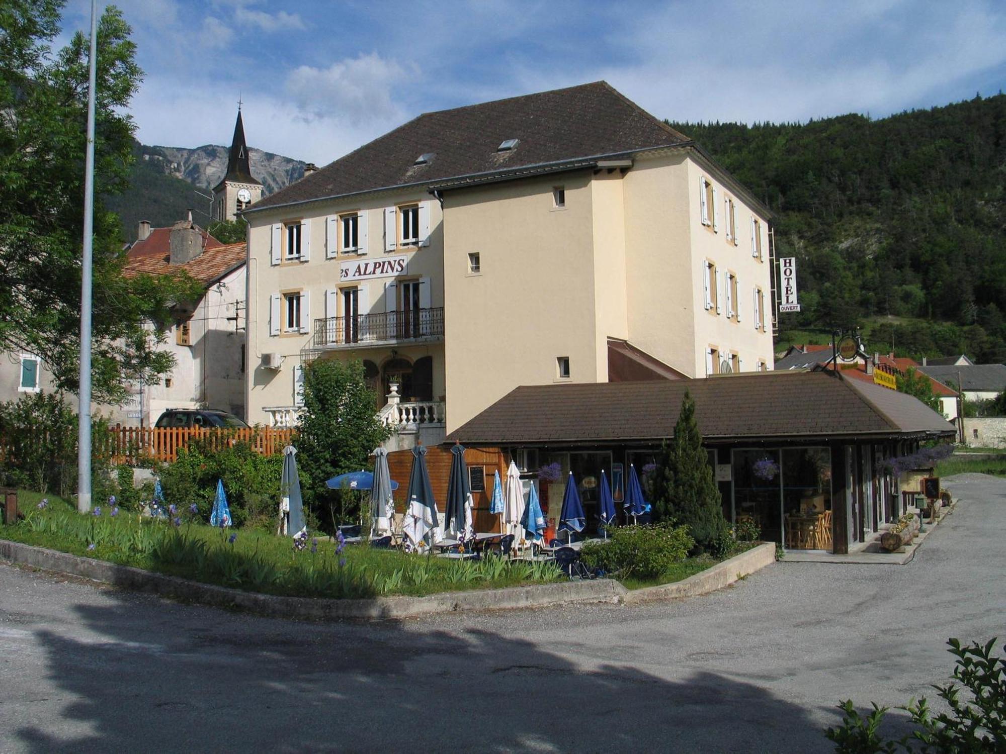 Hotel Restaurant Les Alpins Saint-Julien-en-Beauchêne Buitenkant foto