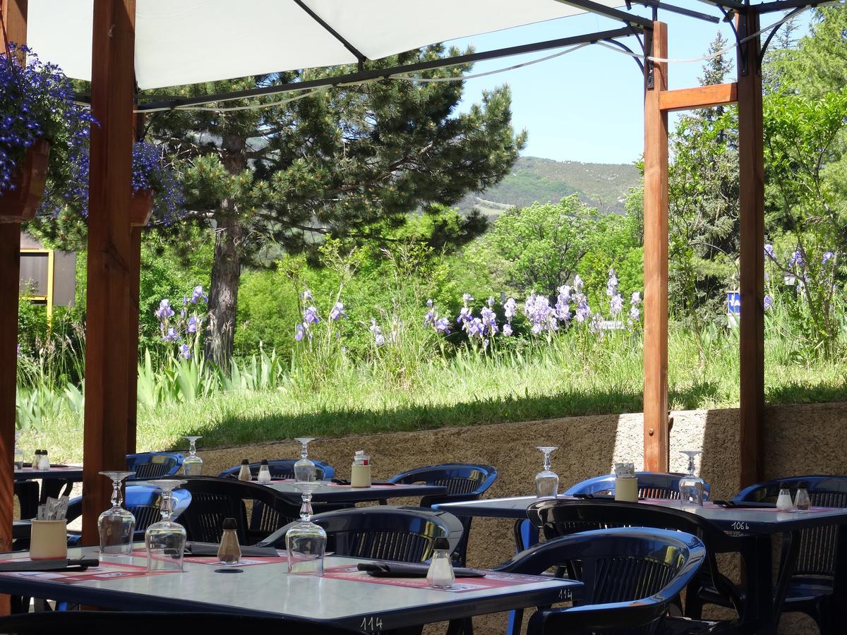 Hotel Restaurant Les Alpins Saint-Julien-en-Beauchêne Buitenkant foto